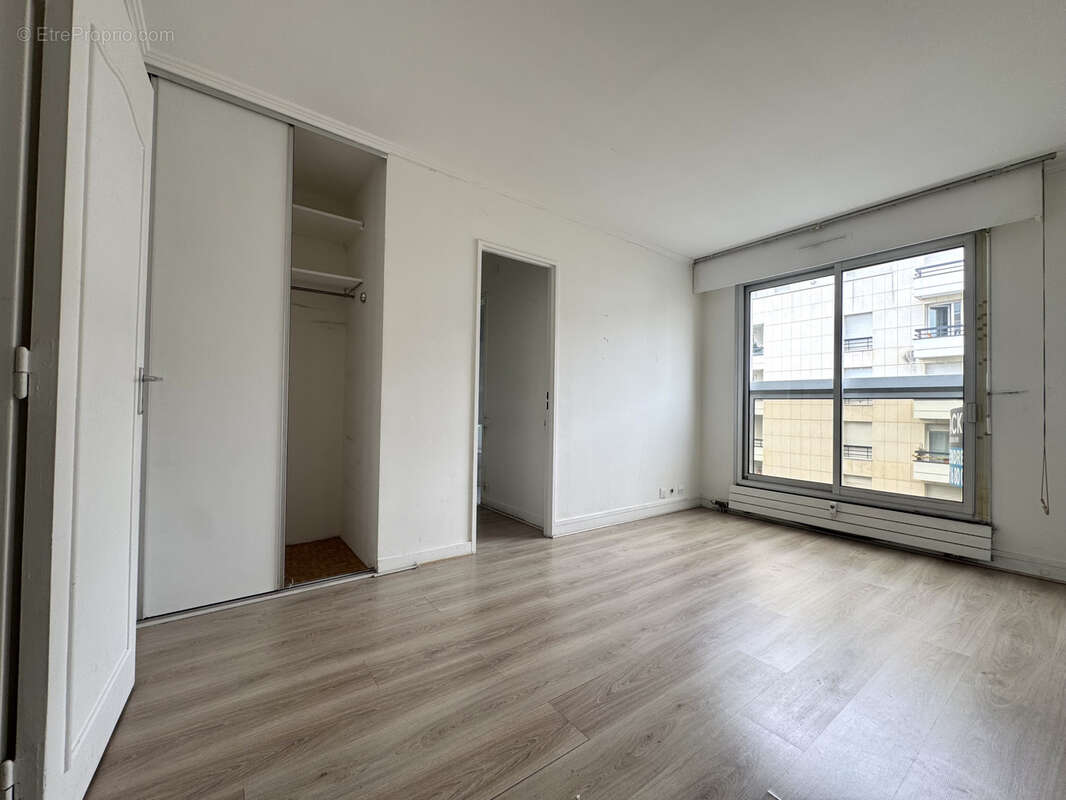 Appartement à COURBEVOIE