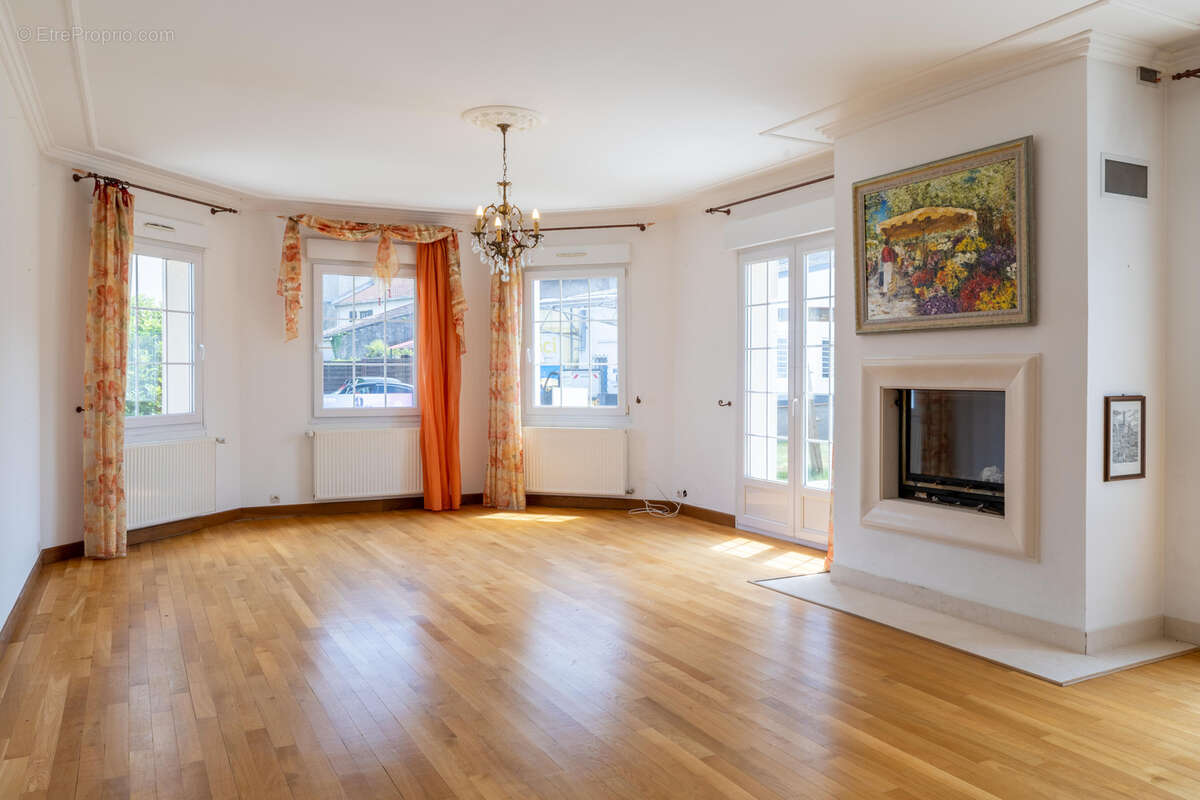 Maison à SAINTE-MARIE-AUX-CHENES