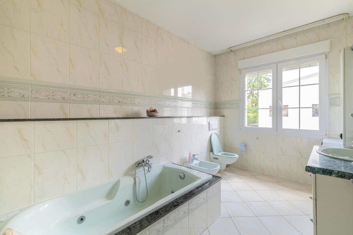 Maison à SAINTE-MARIE-AUX-CHENES