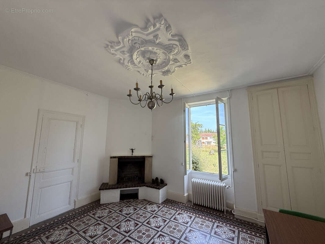 Maison à SUILLY-LA-TOUR