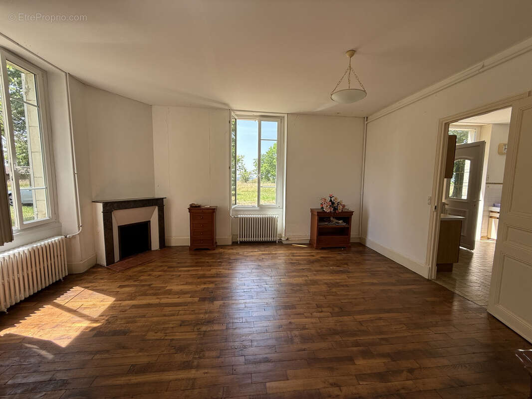 Maison à SUILLY-LA-TOUR