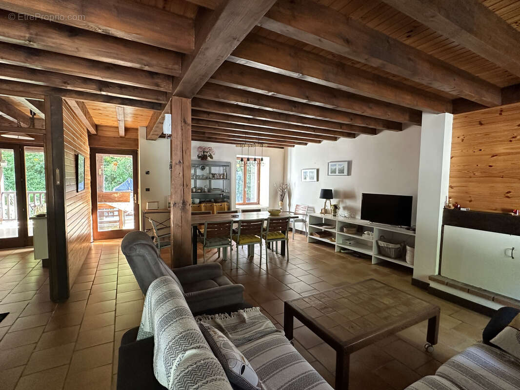 Maison à CETTE-EYGUN