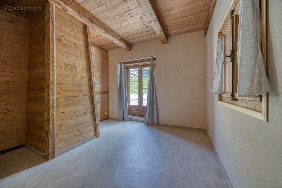 Maison à CRANVES-SALES