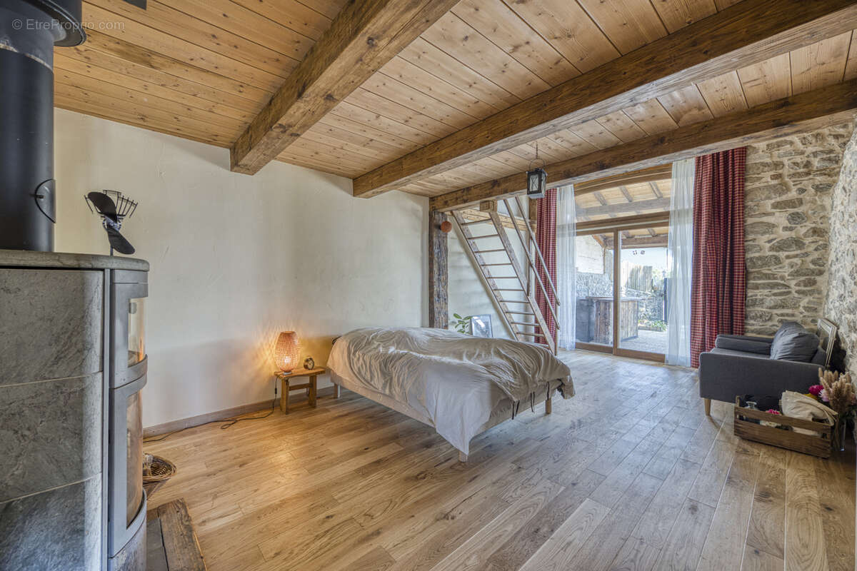 Maison à CRANVES-SALES