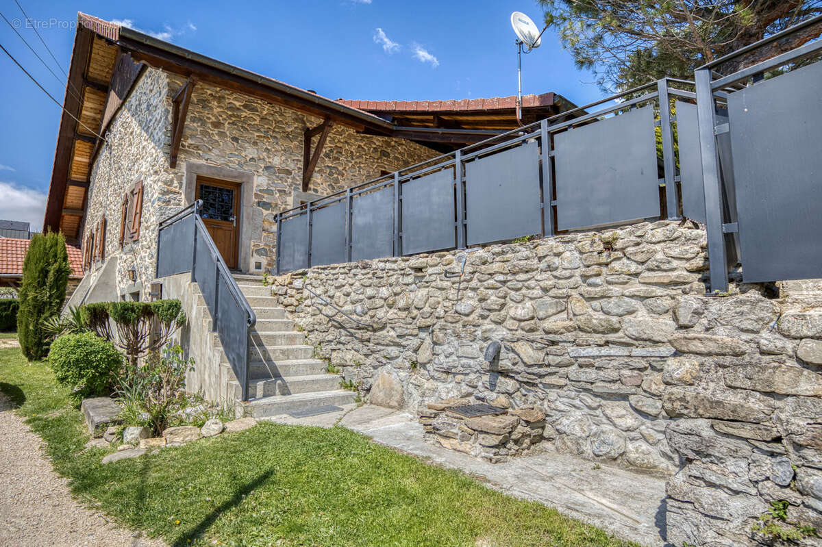 Maison à CRANVES-SALES