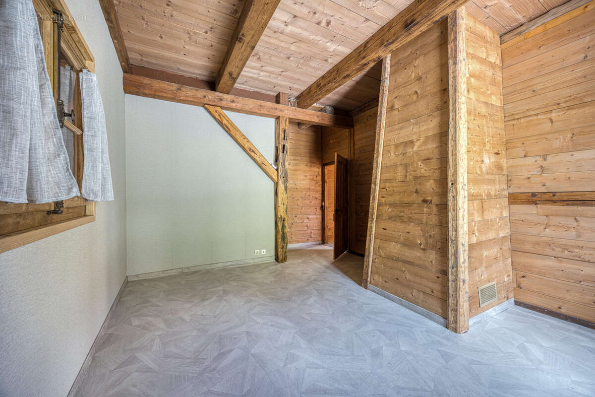 Maison à CRANVES-SALES