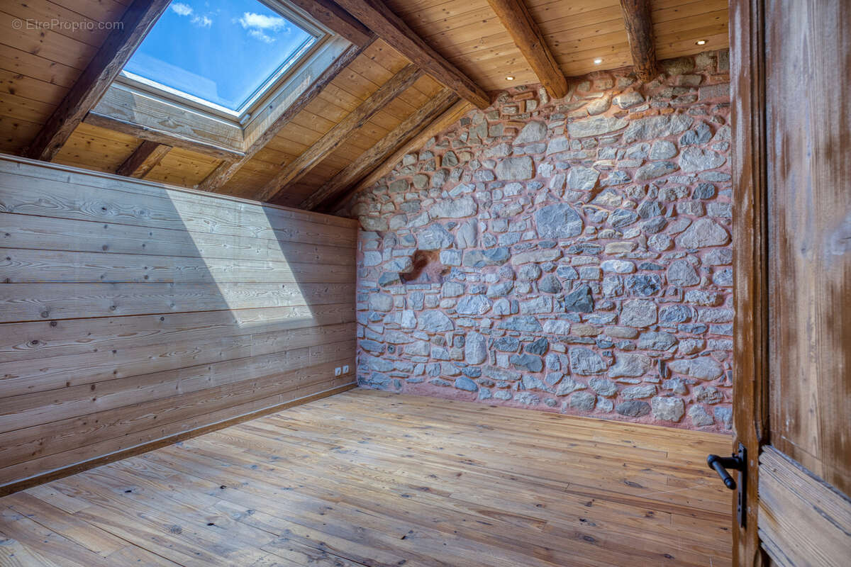 Maison à CRANVES-SALES