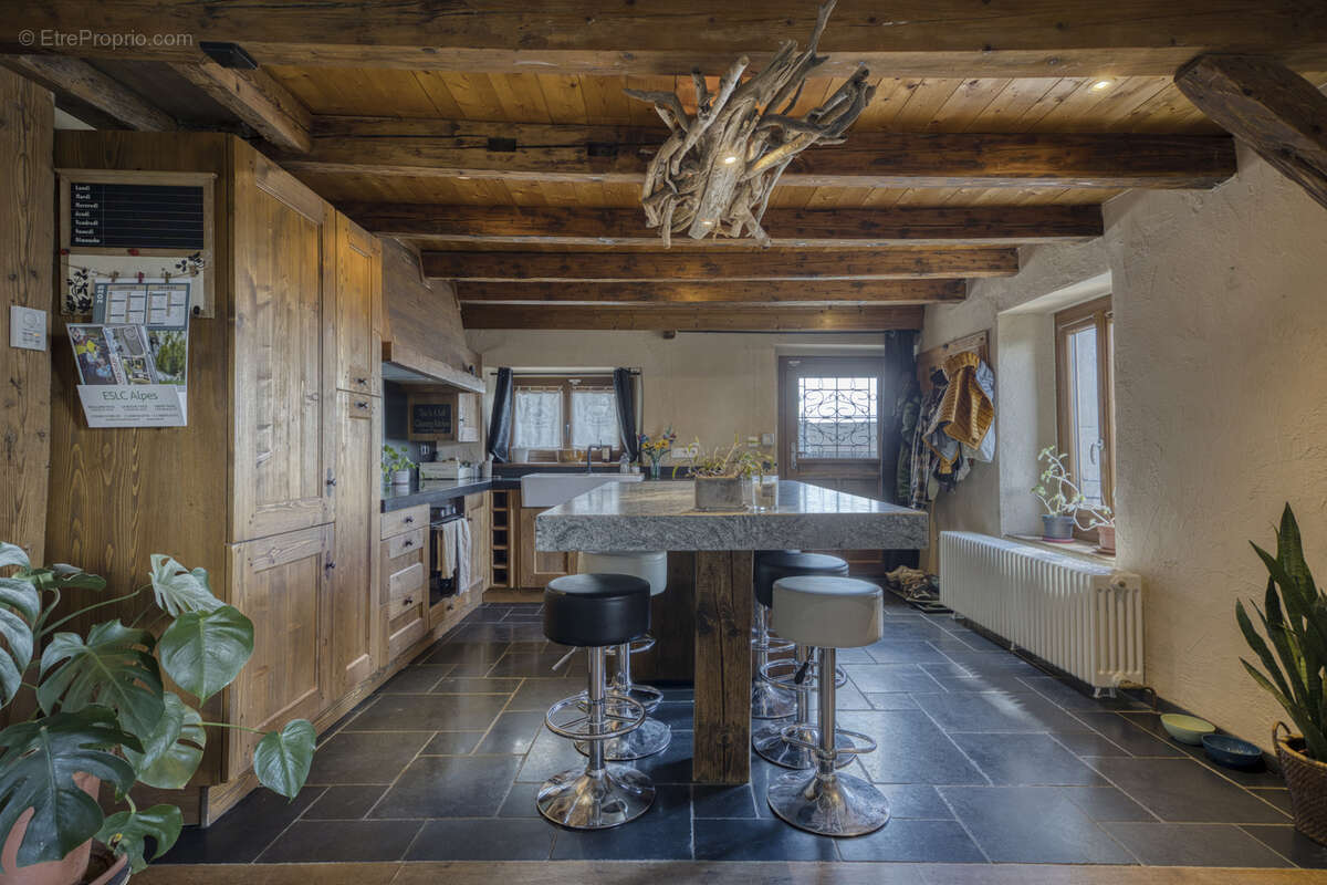 Maison à CRANVES-SALES