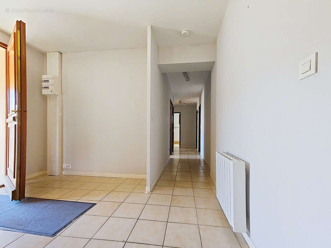 Maison à CRANVES-SALES