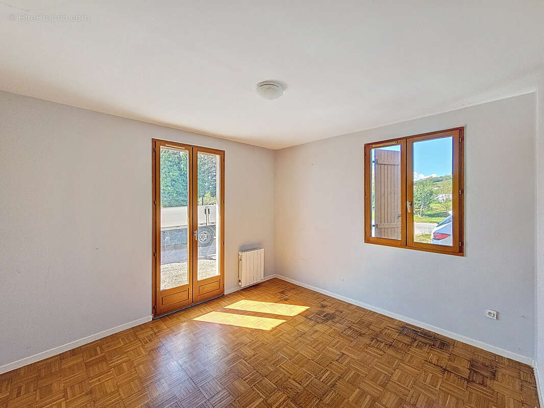 Maison à CRANVES-SALES