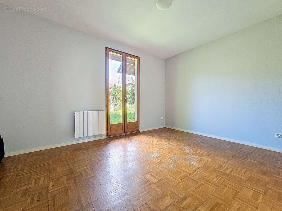 Maison à CRANVES-SALES