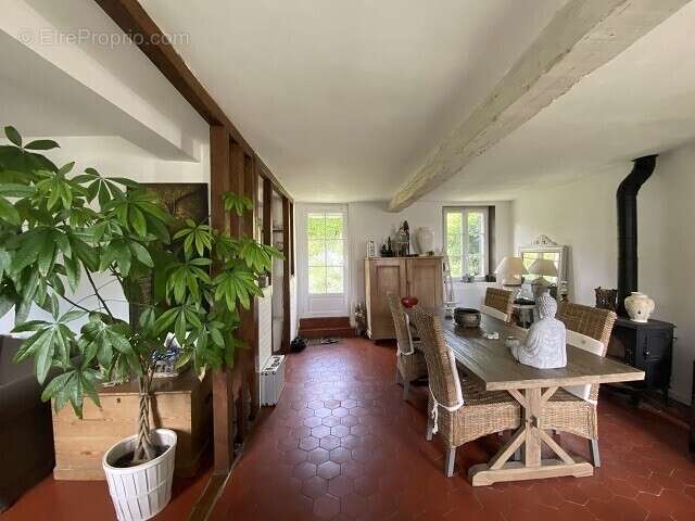 Maison à ESTREES-SAINT-DENIS