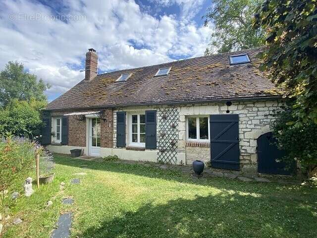 Maison à ESTREES-SAINT-DENIS