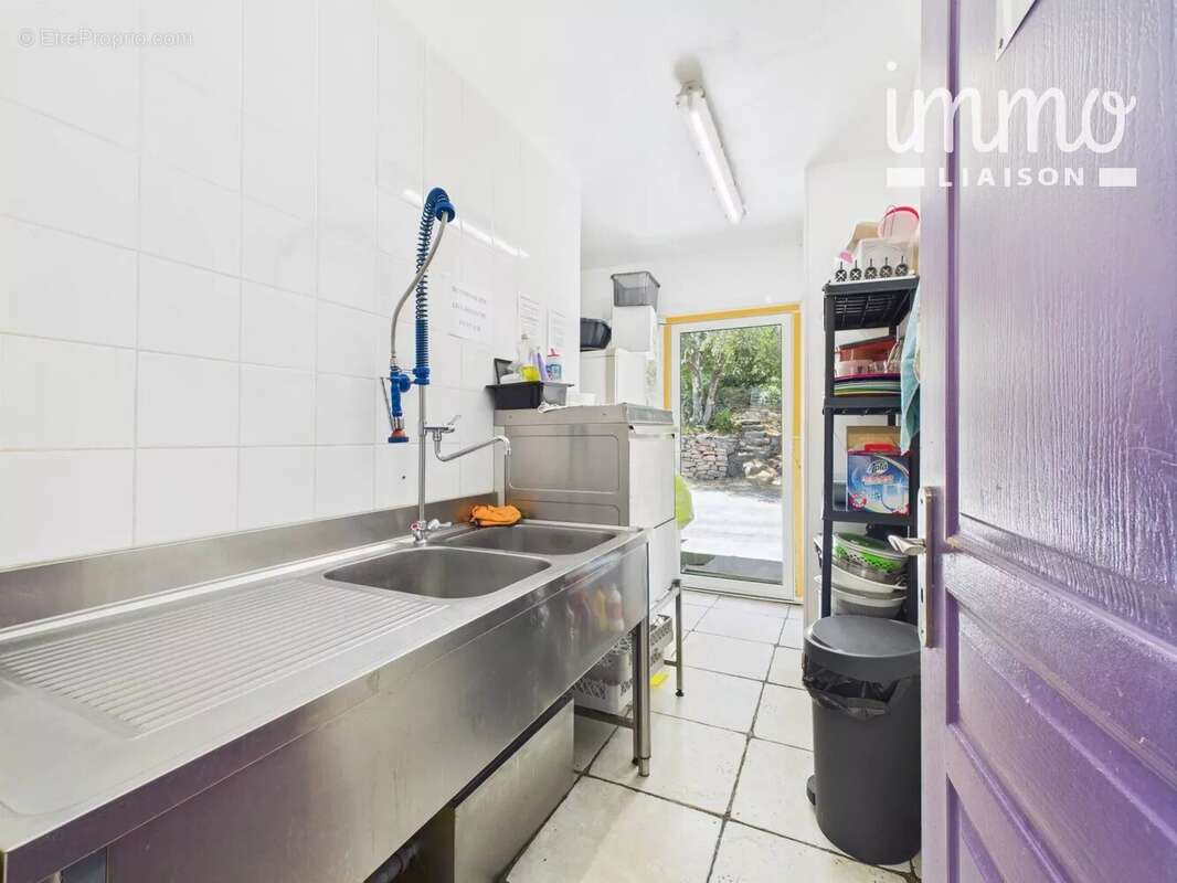 Commerce à LES MAGES