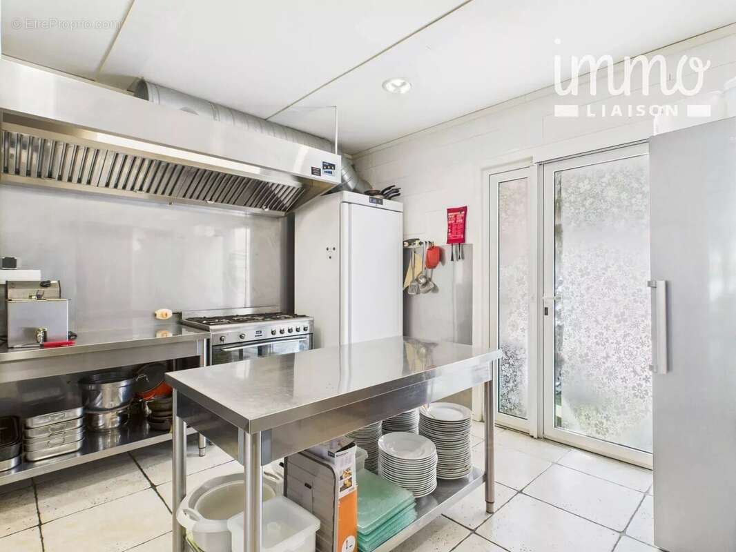 Commerce à LES MAGES