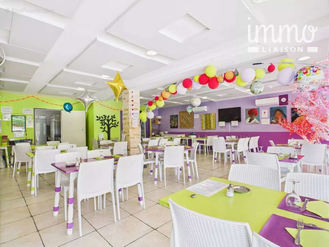 Commerce à LES MAGES