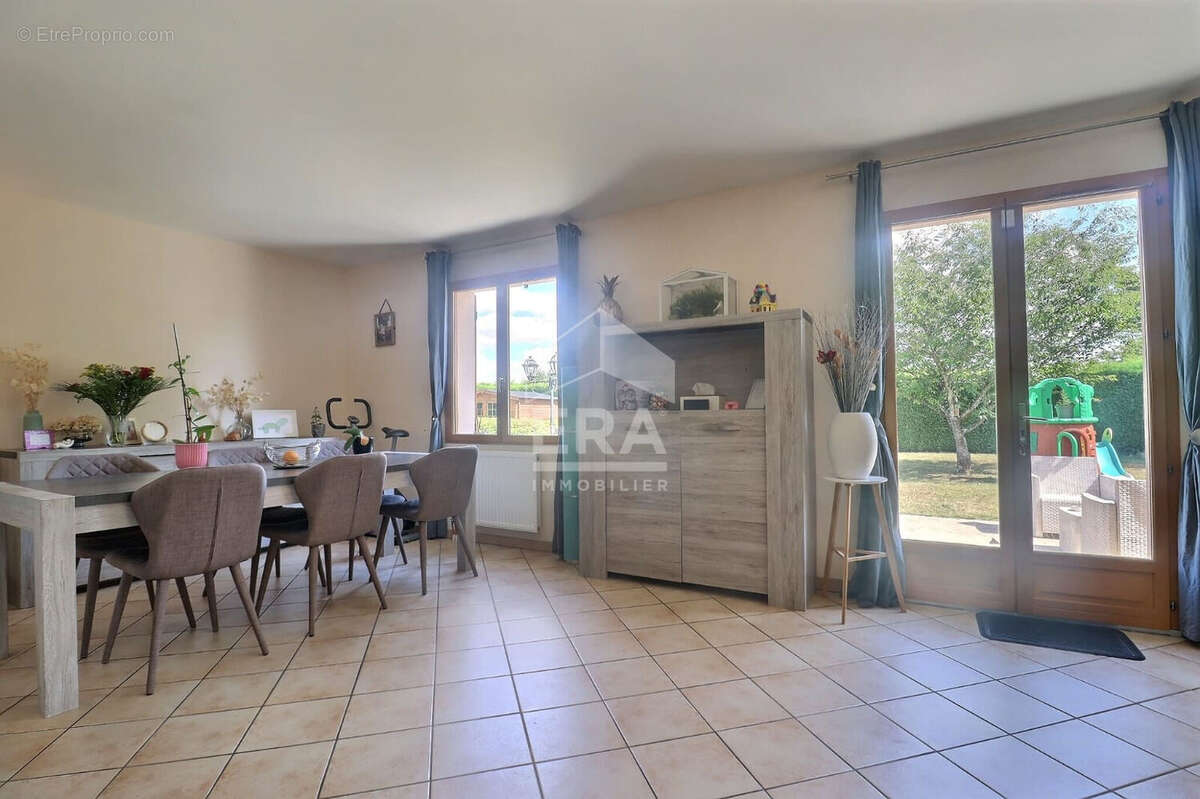 Maison à MONNERVILLE