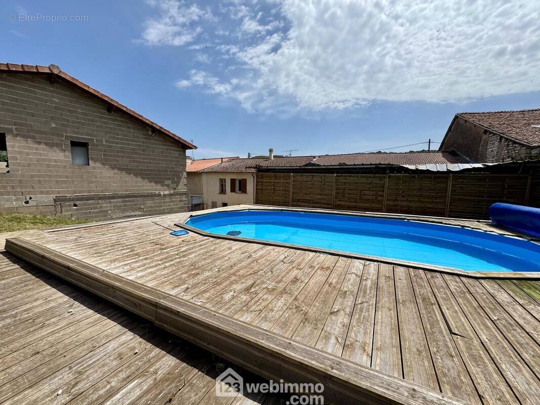 Maison à VIGNEULLES-LES-HATTONCHATEL