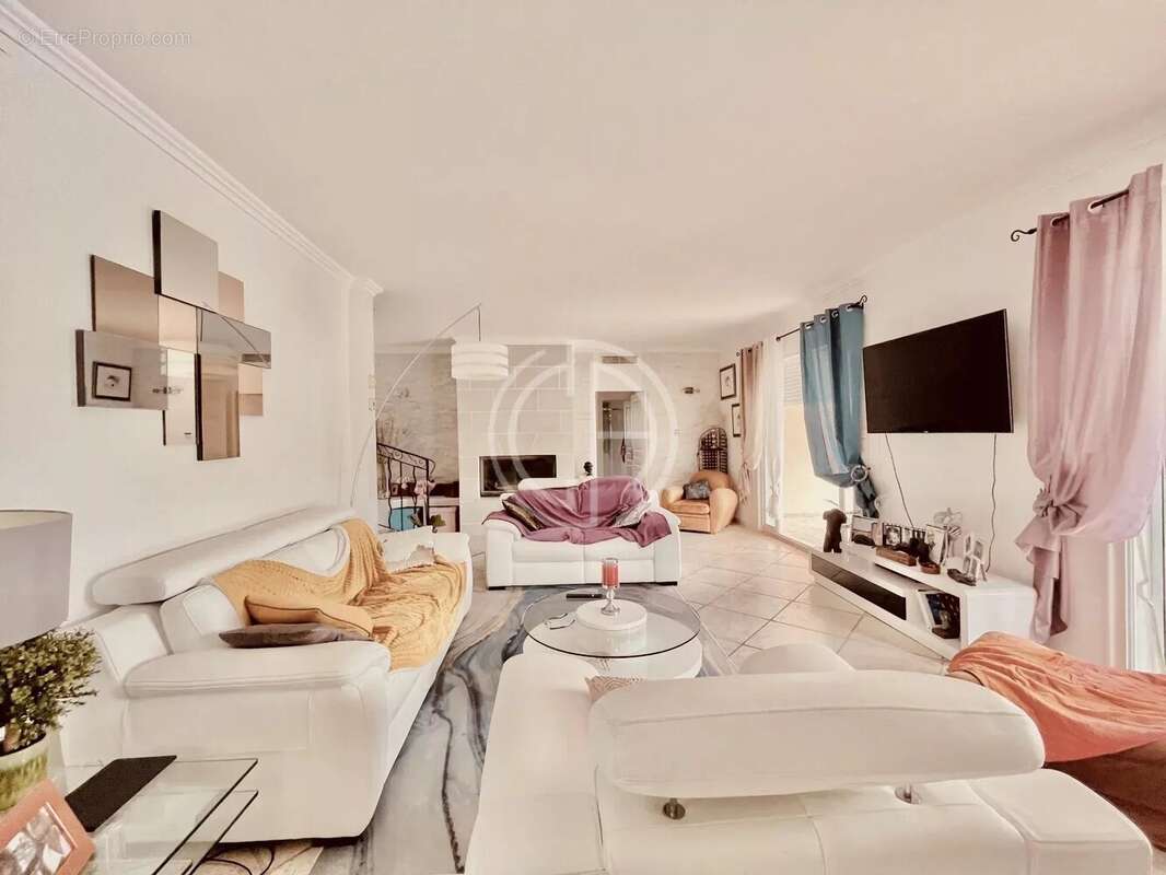 Maison à MOUANS-SARTOUX