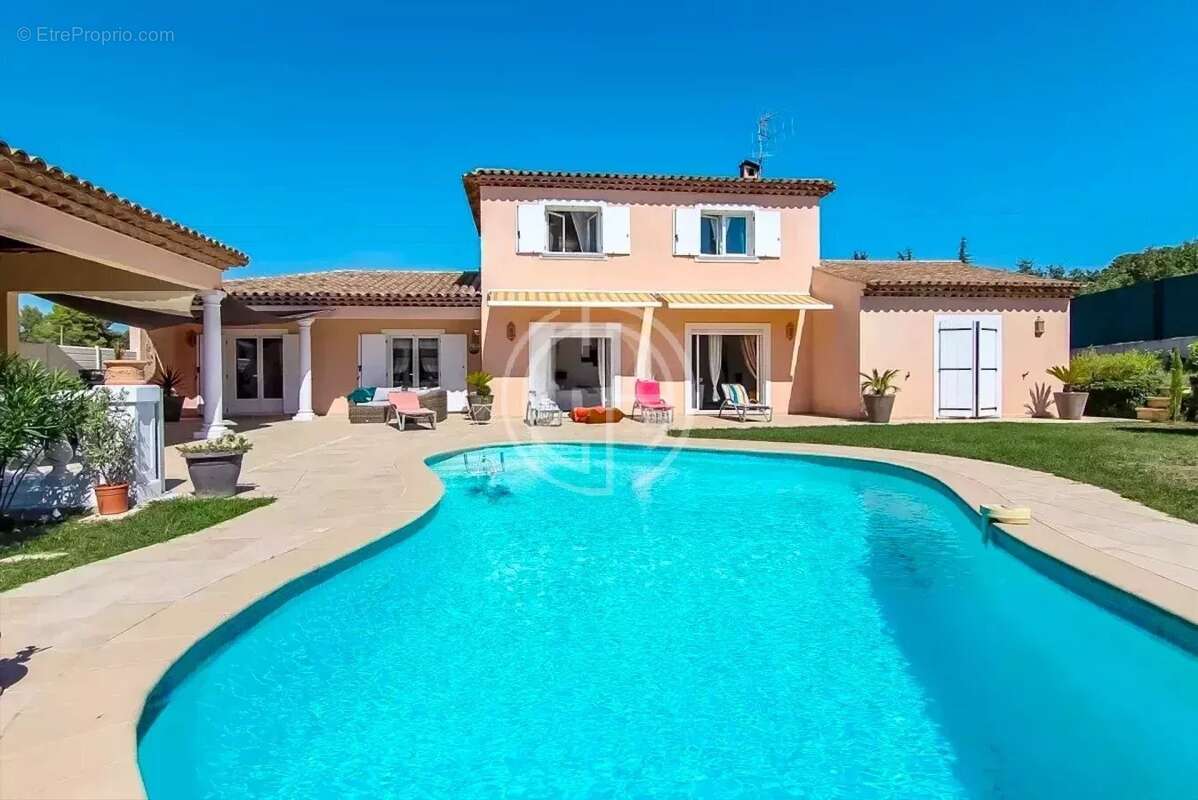 Maison à MOUANS-SARTOUX