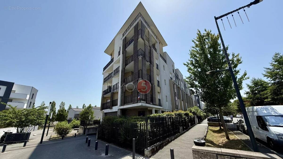 Appartement à LES PAVILLONS-SOUS-BOIS