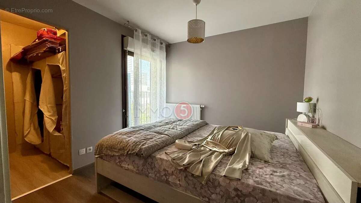 Appartement à LES PAVILLONS-SOUS-BOIS