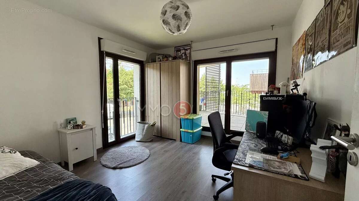 Appartement à LES PAVILLONS-SOUS-BOIS
