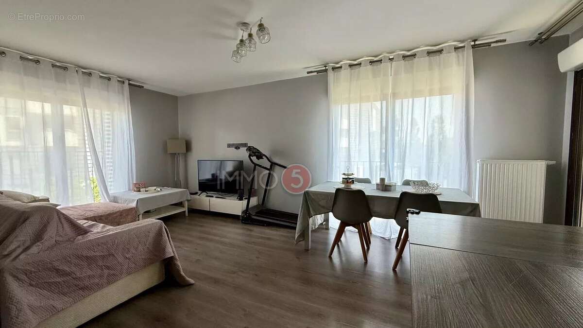 Appartement à LES PAVILLONS-SOUS-BOIS