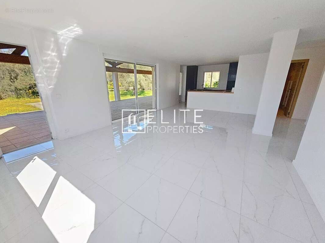 Appartement à VALBONNE