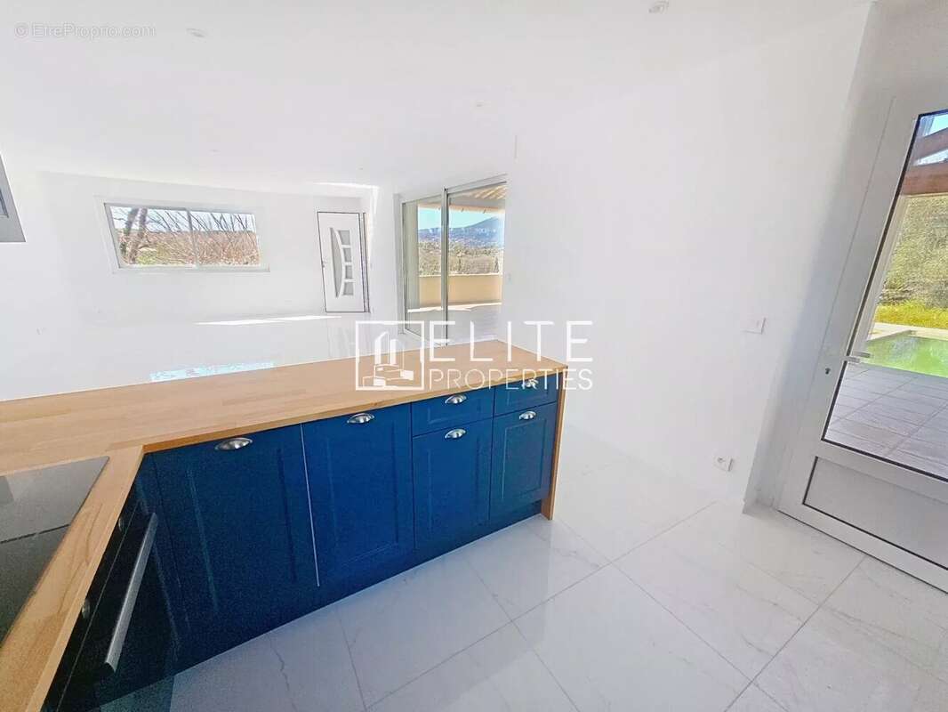 Appartement à VALBONNE