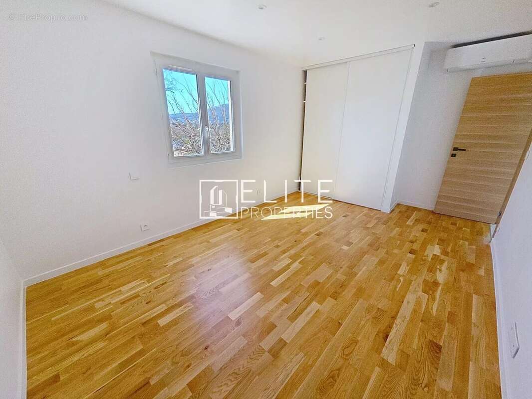 Appartement à VALBONNE
