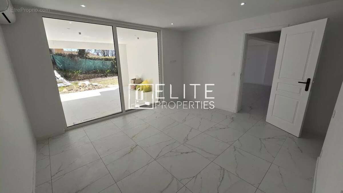 Appartement à VALBONNE