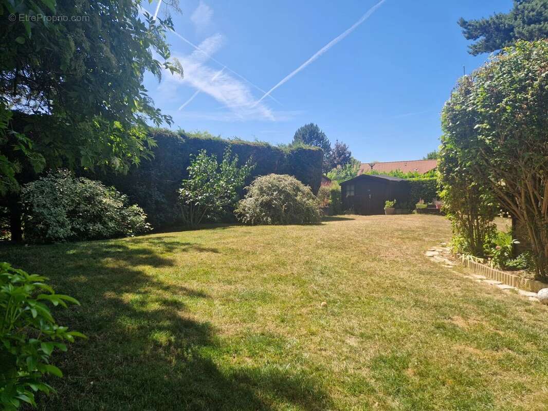 Maison à VOISINS-LE-BRETONNEUX