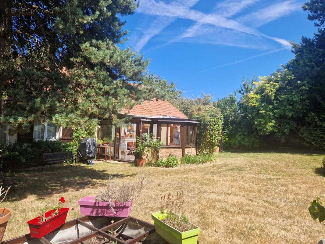 Maison à VOISINS-LE-BRETONNEUX