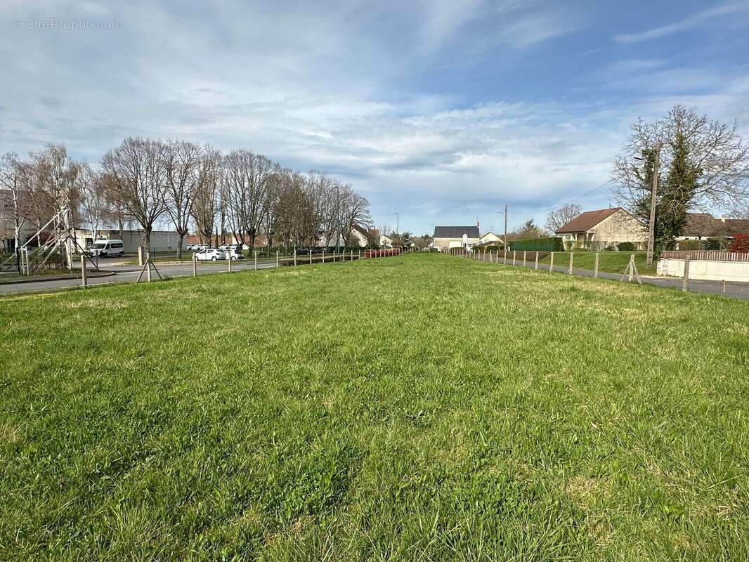 Terrain à LA CHATRE