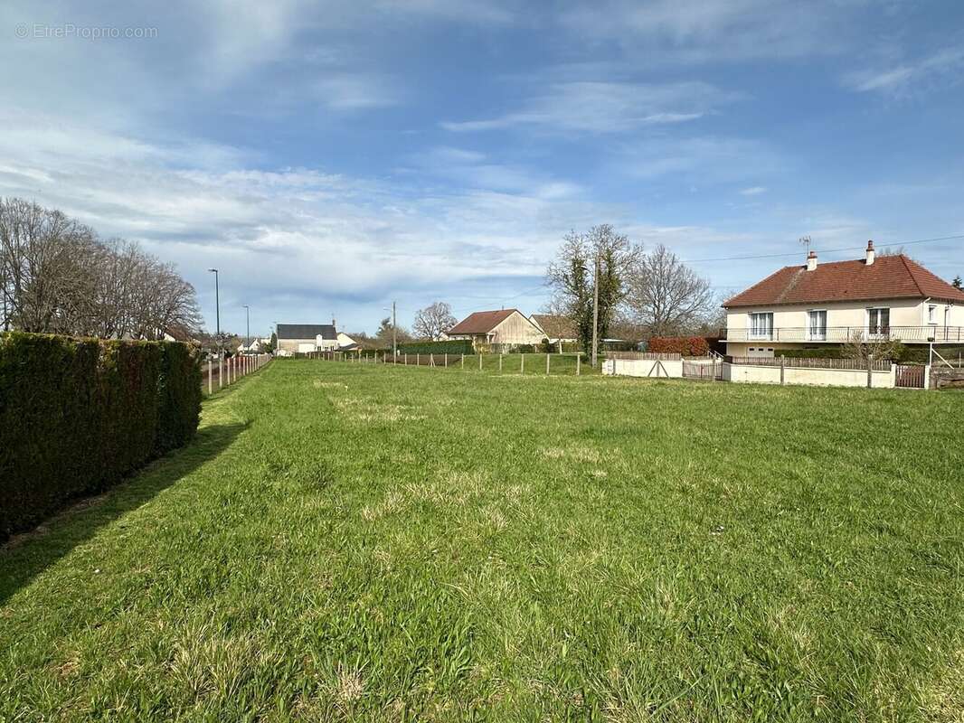 Terrain à LA CHATRE