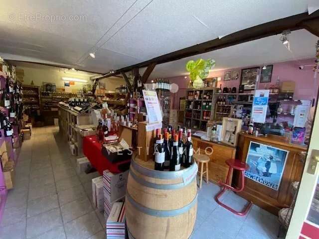 Commerce à SAINT-ARNOULT-EN-YVELINES