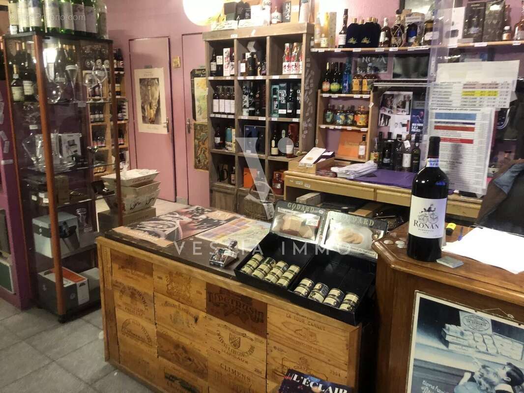 Commerce à SAINT-ARNOULT-EN-YVELINES