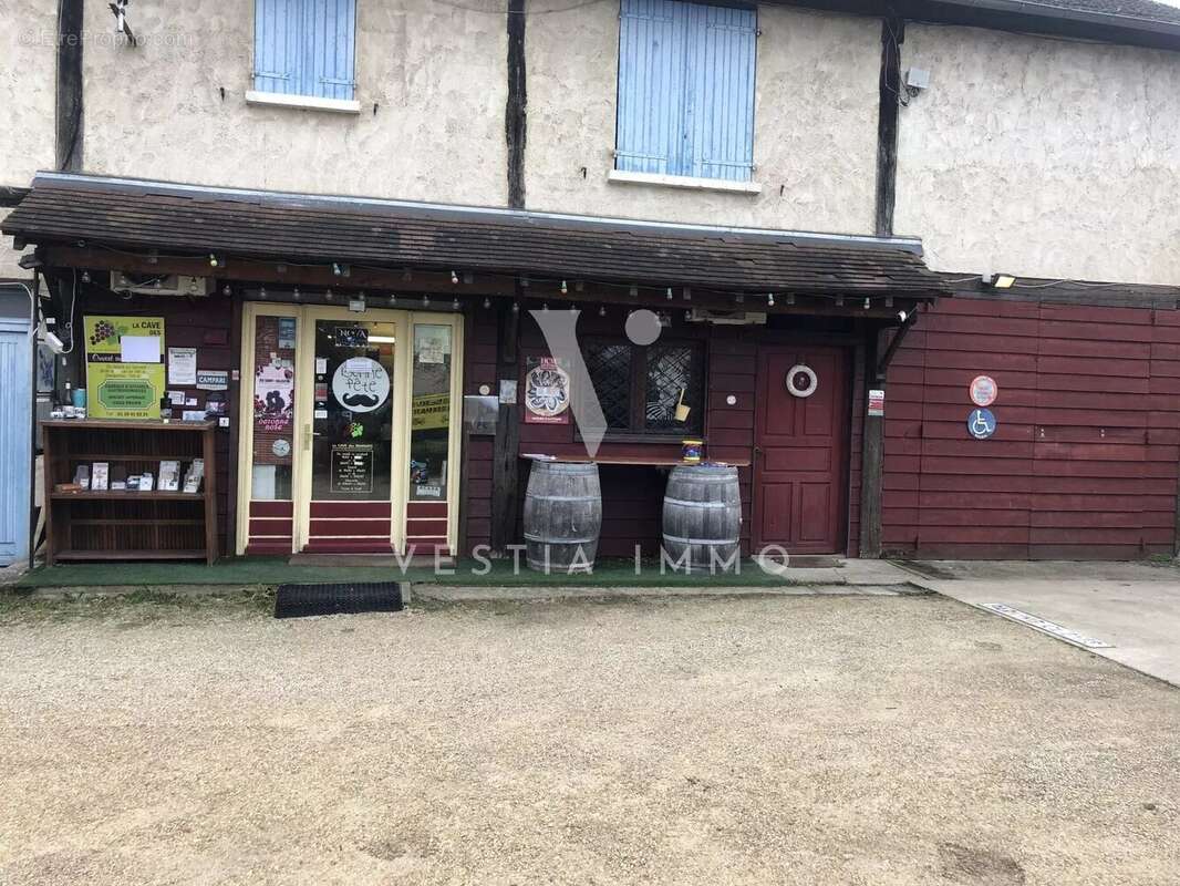 Commerce à SAINT-ARNOULT-EN-YVELINES