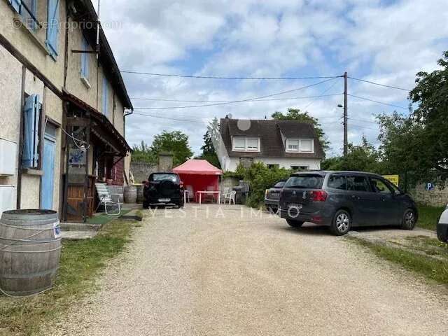 Commerce à SAINT-ARNOULT-EN-YVELINES