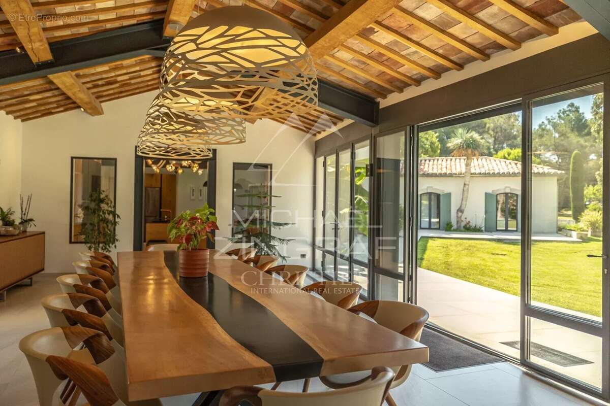 Maison à L&#039;ISLE-SUR-LA-SORGUE