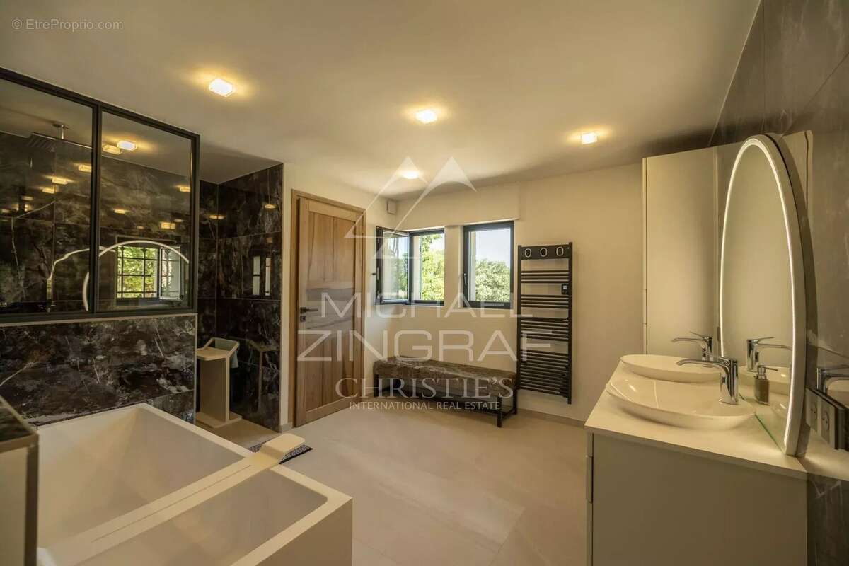 Maison à L&#039;ISLE-SUR-LA-SORGUE