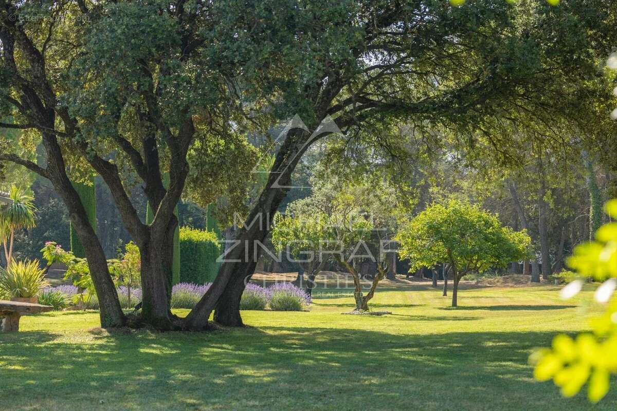 Maison à L&#039;ISLE-SUR-LA-SORGUE