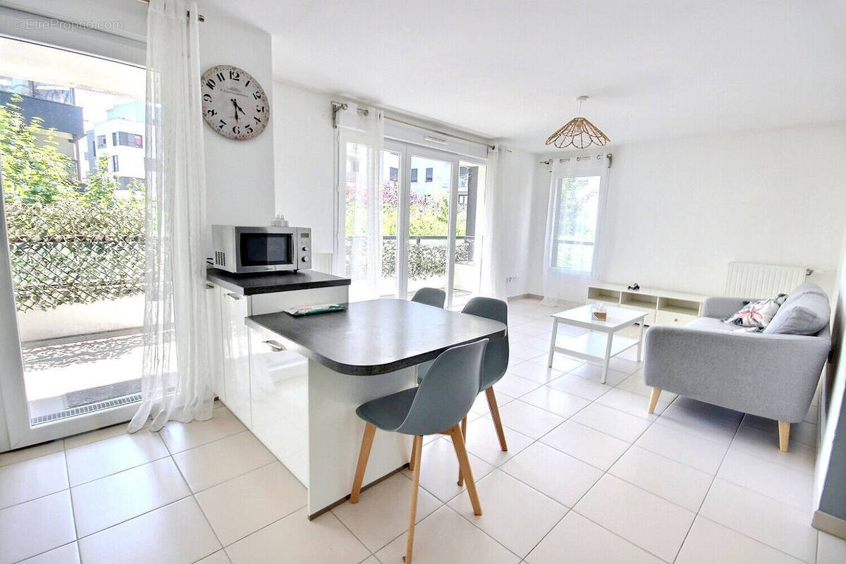 Appartement à FRESNES