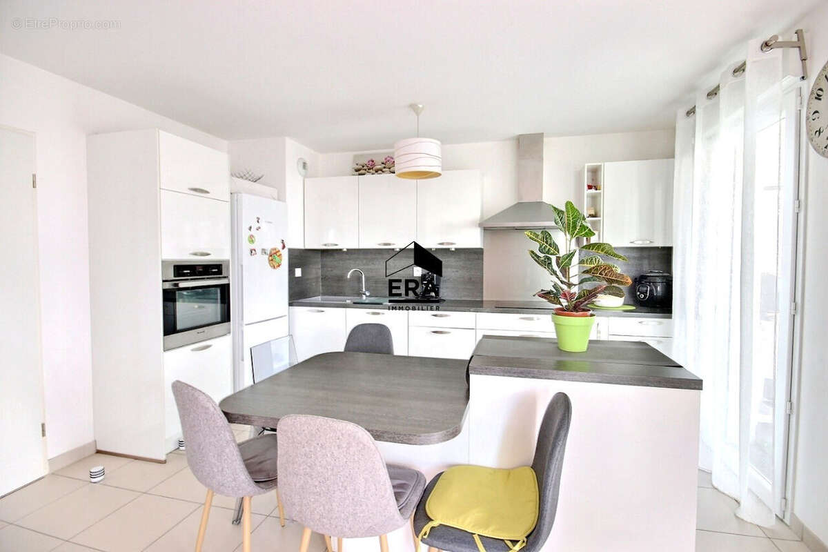 Appartement à FRESNES