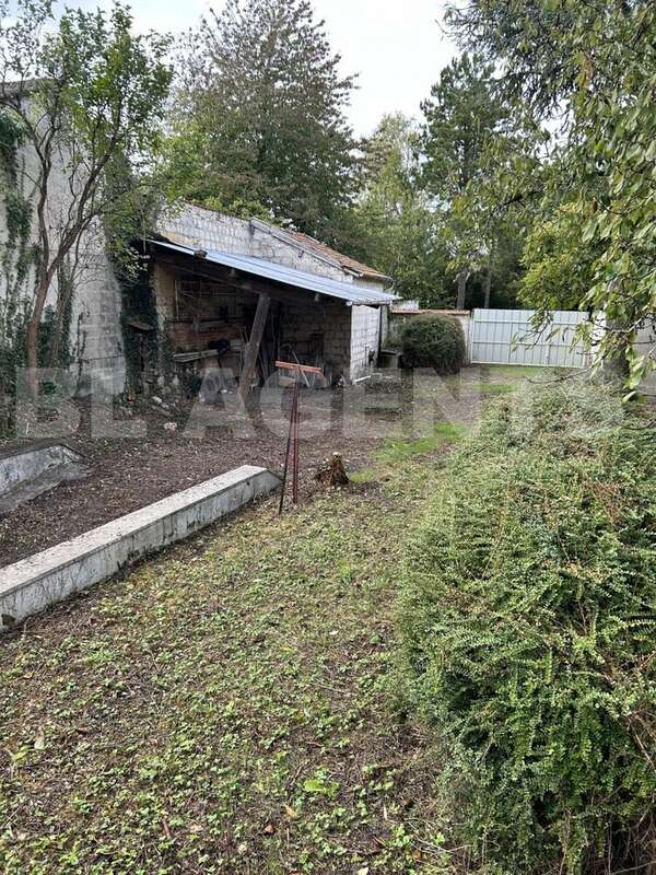 fond de cour preau - Copie - Maison à MACHAULT