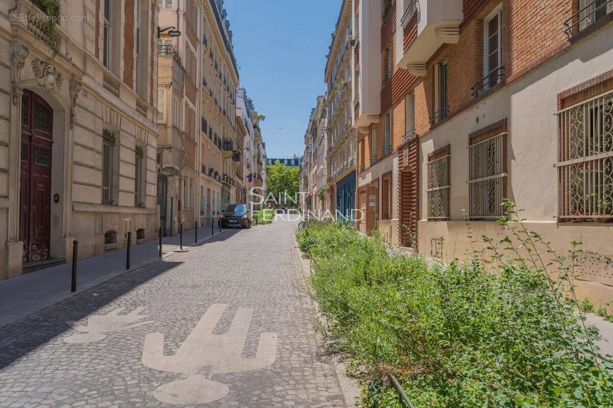 Appartement à PARIS-17E
