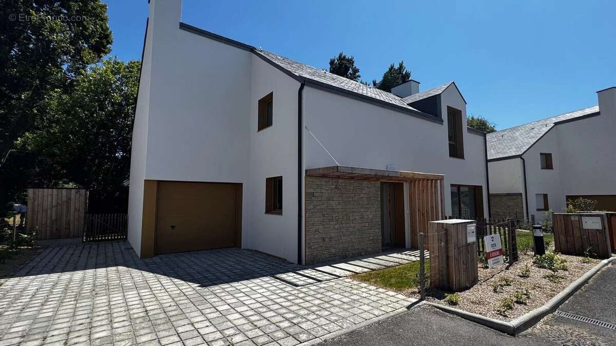 Maison à LARMOR-BADEN