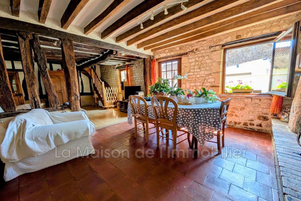 Maison à CRIQUEBEUF-SUR-SEINE