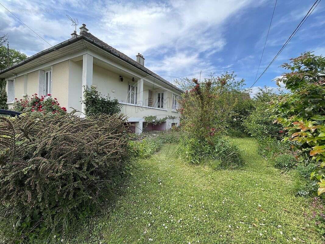 Maison à SAINT-JULIEN-LES-VILLAS